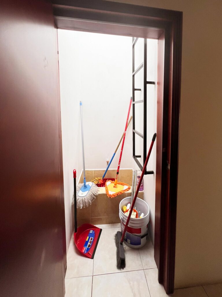 Área de servicio en planta alta en casa en venta en Virreyes Zapopan