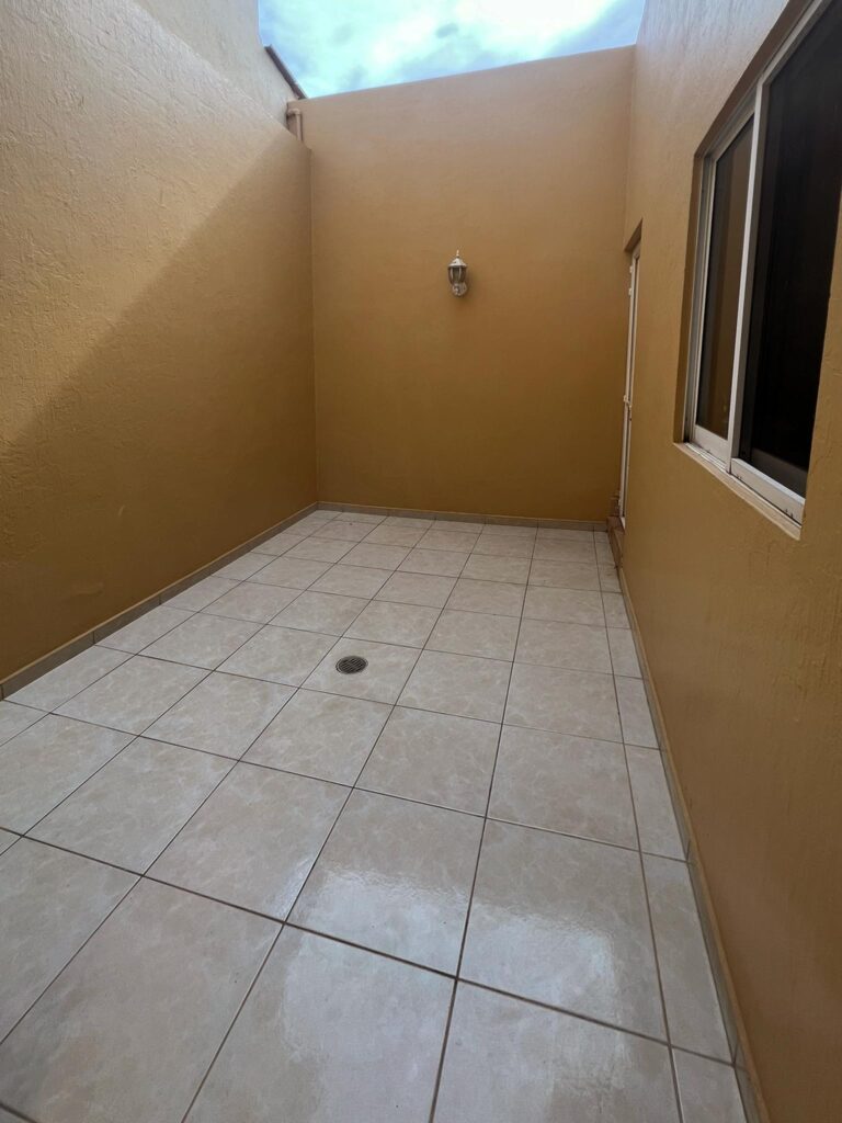patio de servicio en planta baja en casa en venta en Virreyes Zapopan