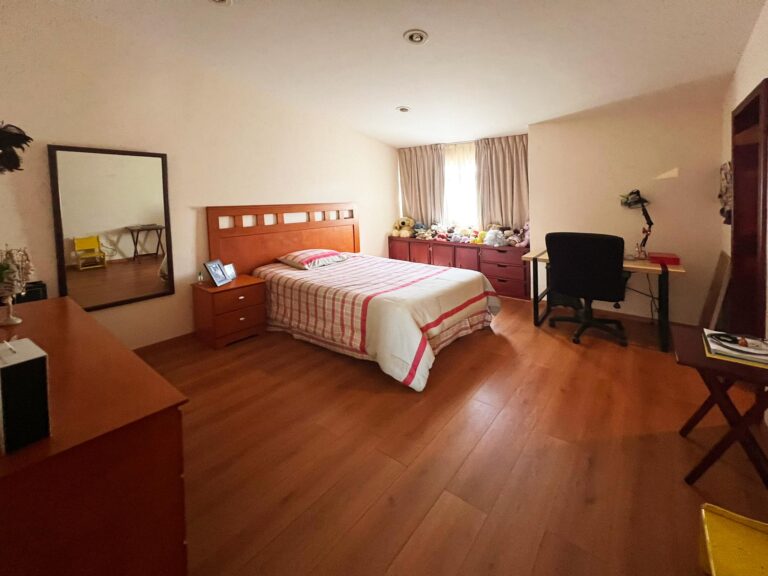 Recámara secundaria en casa en venta en Virreyes Zapopan